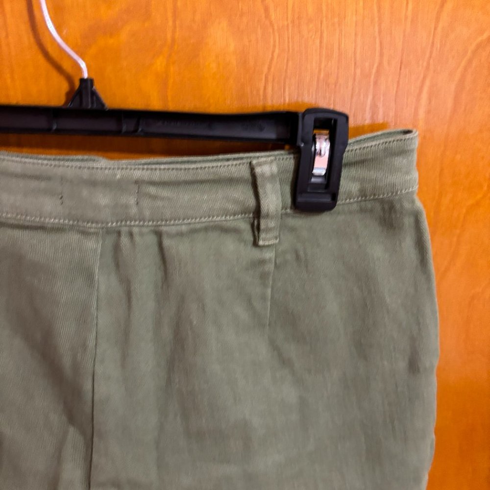 Venus‎ Green Snap Button Shorts Size 8 - Picture 12 of 14